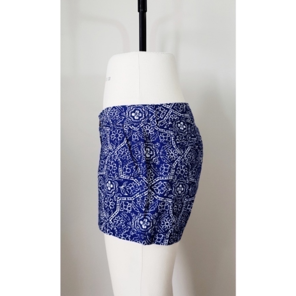 Old Navy Everyday Pixie Shorts Blue White Floral Medallion Size 6 - Picture 2 of 5